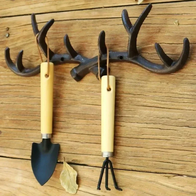 Retro Artwork Deer Antler Ironwork Hooks American Creative Animal Bullhead Cast Iron Hooks Home Wall Decoration Clothes Rack