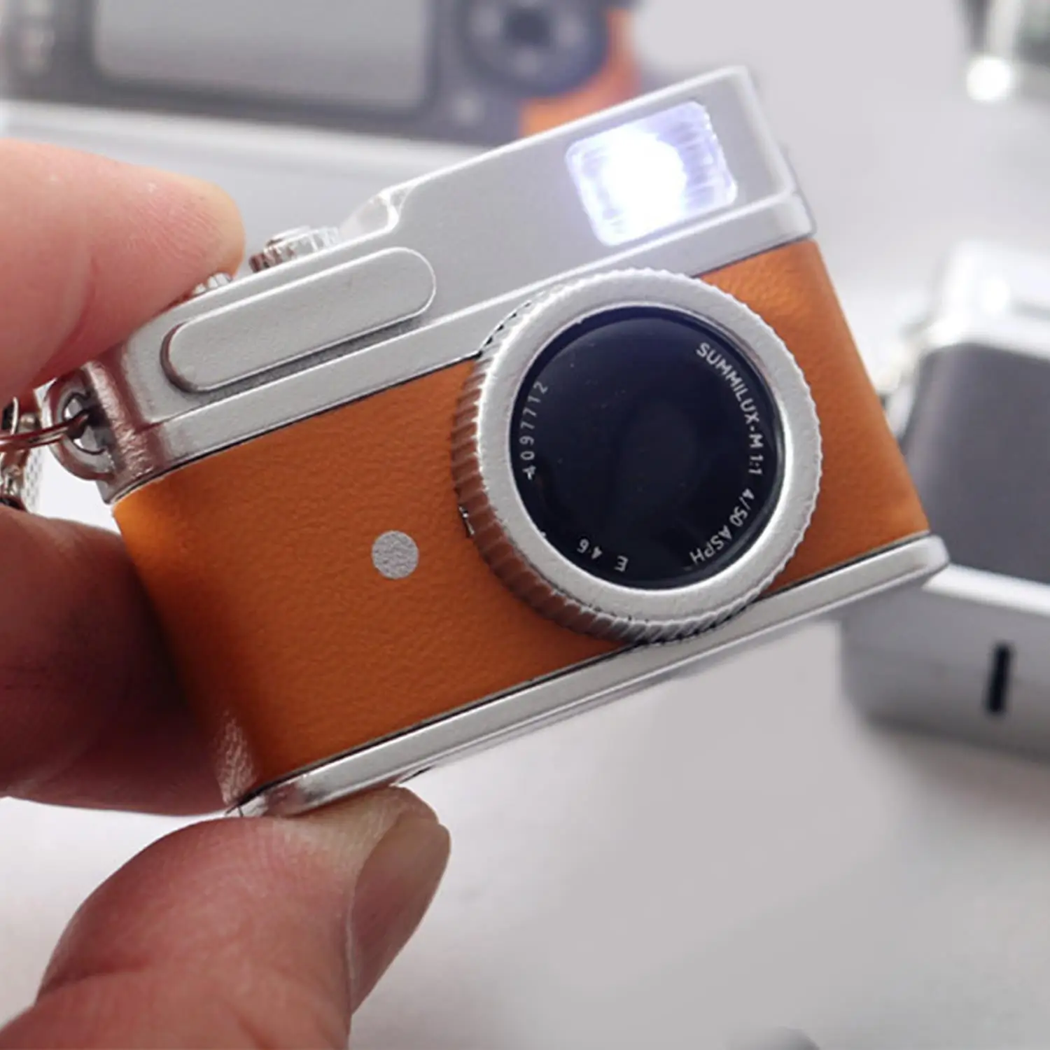 

1 PC New Fashion Mini Camera Model Key Chain Retro Camcorder Decor Can Shine Keyring For Camera Sound Light Effects Key Chain