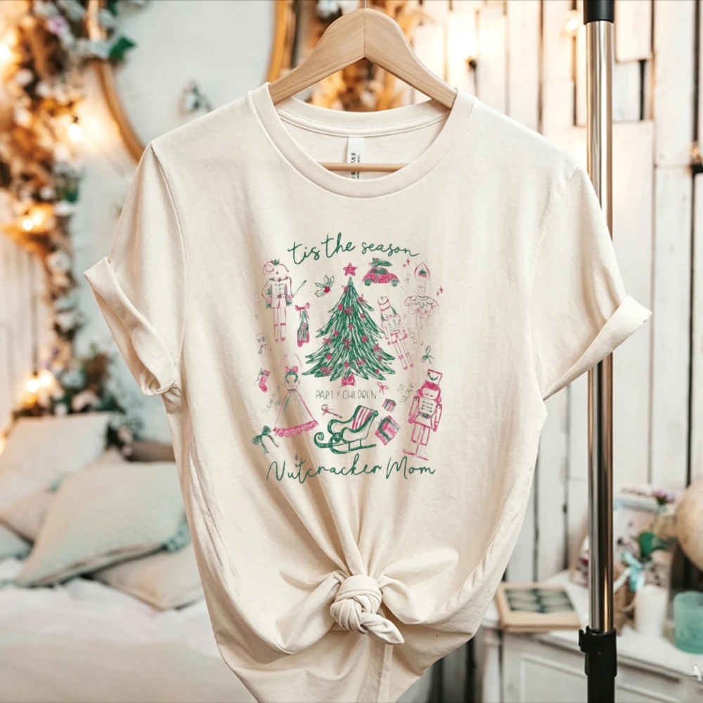 Tis The Season Nutcracker Mom Christmas Graphic T‑Shirt Crew Neck Short Sleeve Cotton Hand‑Drawn Holiday Sketch Print Casual Top