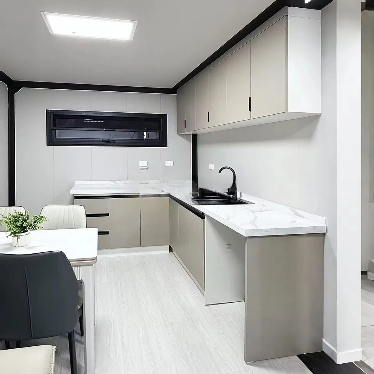 Classic Container House 20/30/40ft Solar Ready Prefab Mobile Home 3 Bed 2 Bath Laundry Room Deck Weatherproof Durable