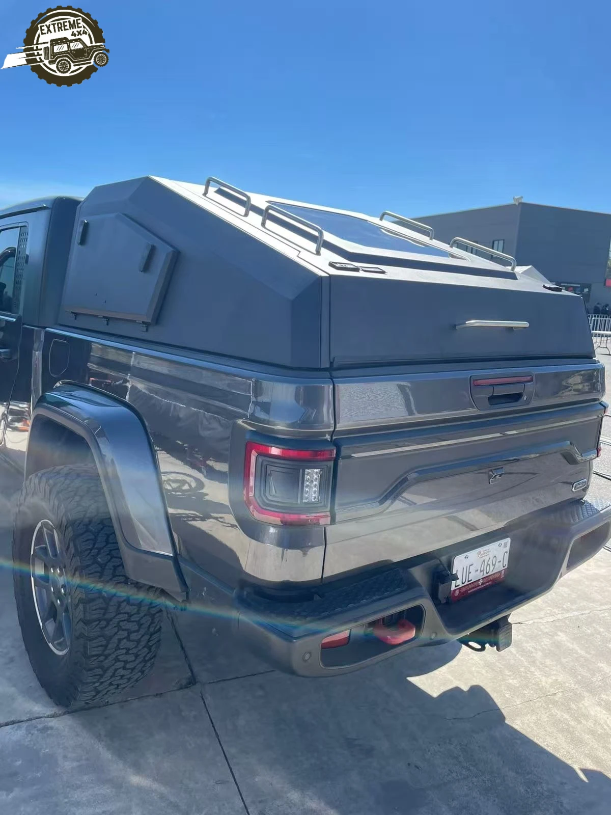 EXTREME Hot Sale Steel Hardtop Topper Canopy Storage Box Slanted Cover with Window for jeep Gladiator JT Pickup