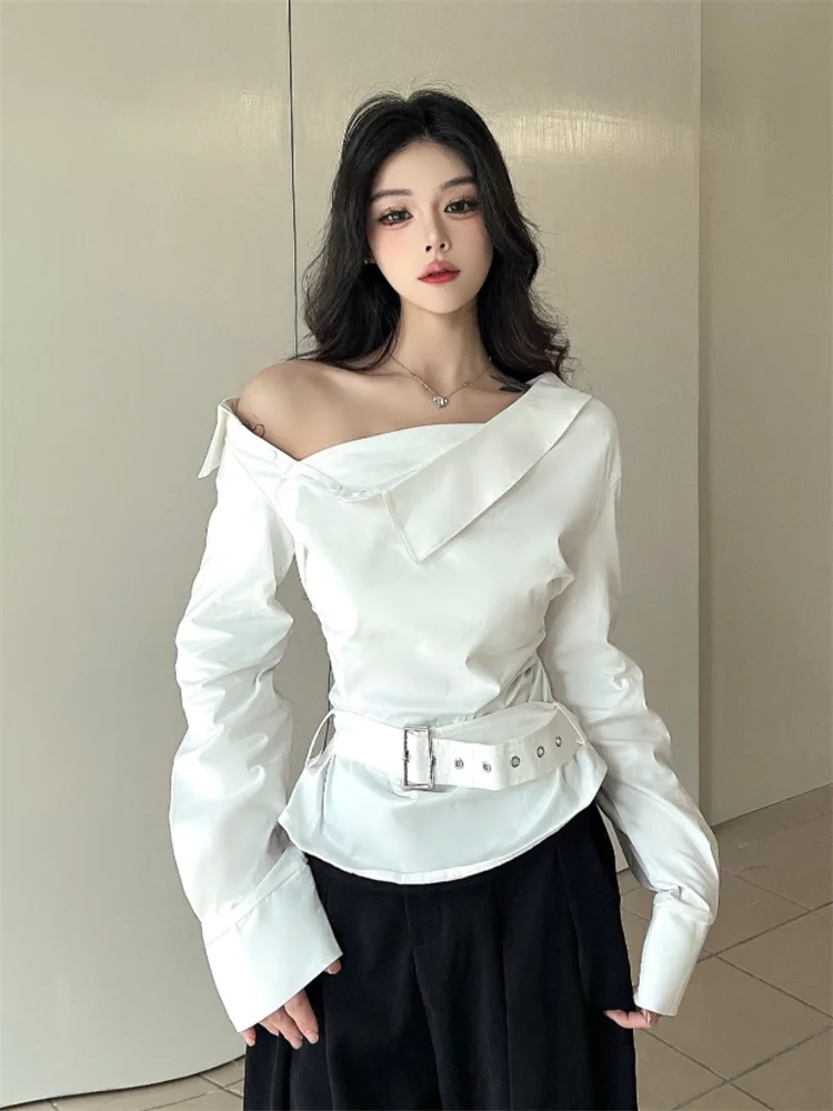 

Горячий стиль, плиссированная рубашка с открытыми плечами на поясе для женщин, весна-лето, новая шикарная блузка с наклонными плечами, белые топы с длинными рукавами