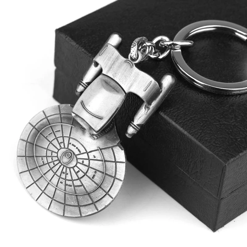 Wars Millennium Falcon Spaceship Key Chain Cute Dog Keyring Car Keychain Car Key for Men Car Accessories for Women Keychain