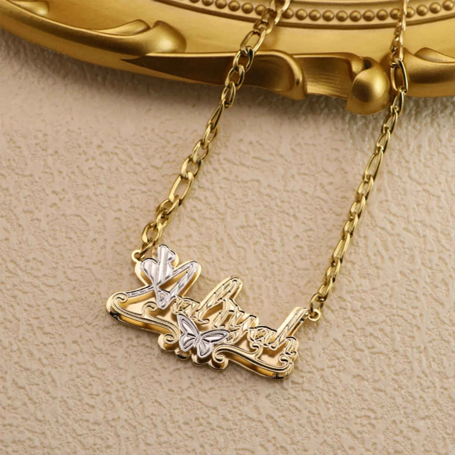 

Двухслойное ожерелье с именем по индивидуальному заказу для женщин, двухцветный дизайн, ювелирные изделия из нержавеющей стали с подвеской-бабочкой, индивидуальный подарок