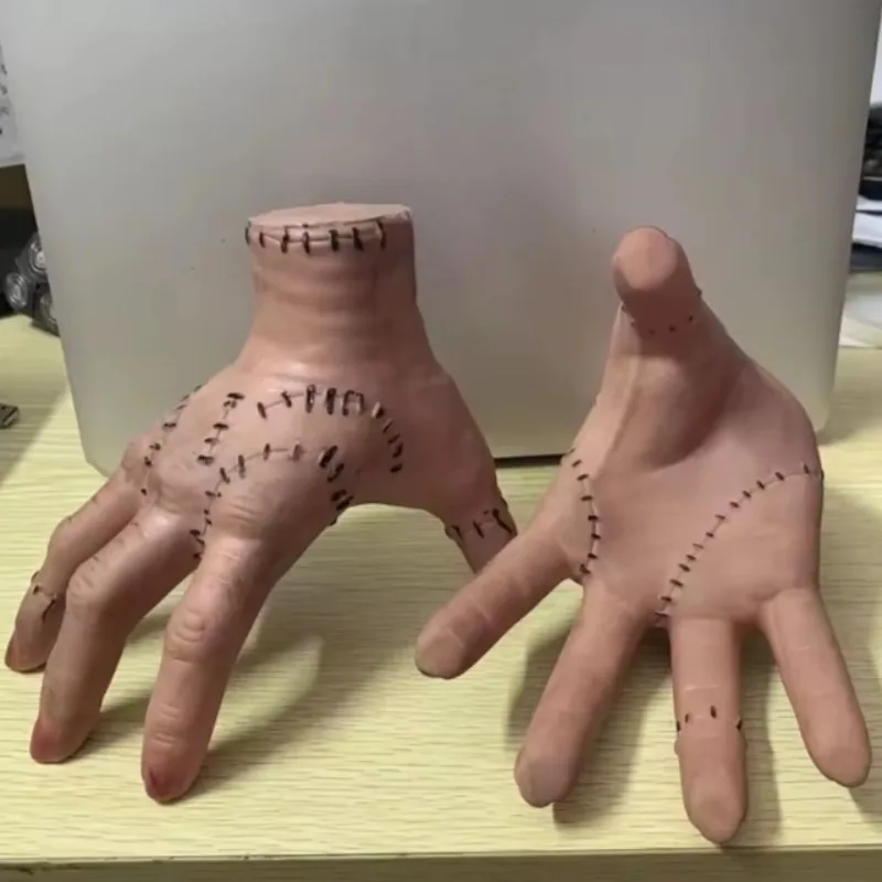 

Creepy Severed Hand Prop for Halloween, Scary Movie Style Party Decoration, Gothic Cosplay Accessory, Trick or Treat Prank Toy