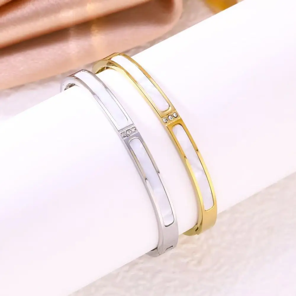 قطعة واحدة من سوار الماس المرصع باللؤلؤ من الفولاذ المقاوم للصدأ، طراز فاخر خفيف، بساطة رائعة، مجوهرات نسائية أنيقة