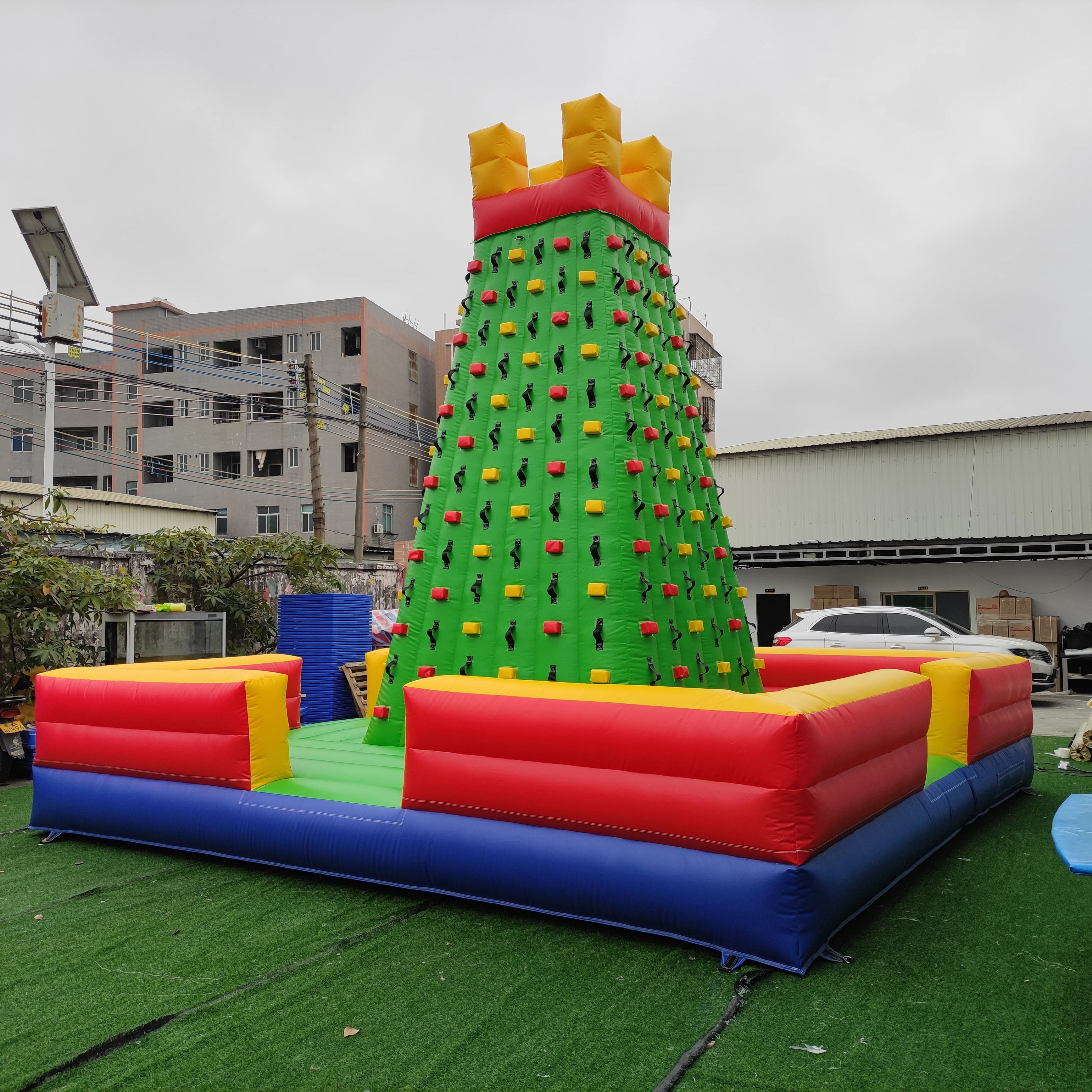 Opblaasbare buitenklimmuur met - Kids Outdoor Climbing Wall recensie en prijs