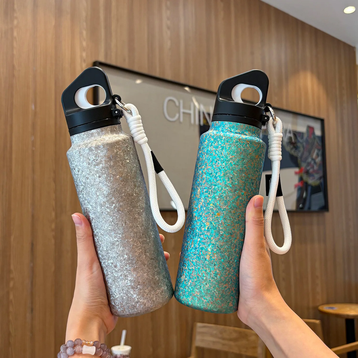 Titanium Vacuum Flask with Rope Handle – 6 Colors, Portable Insulated Water Bottle for Travel & Office 580ML
