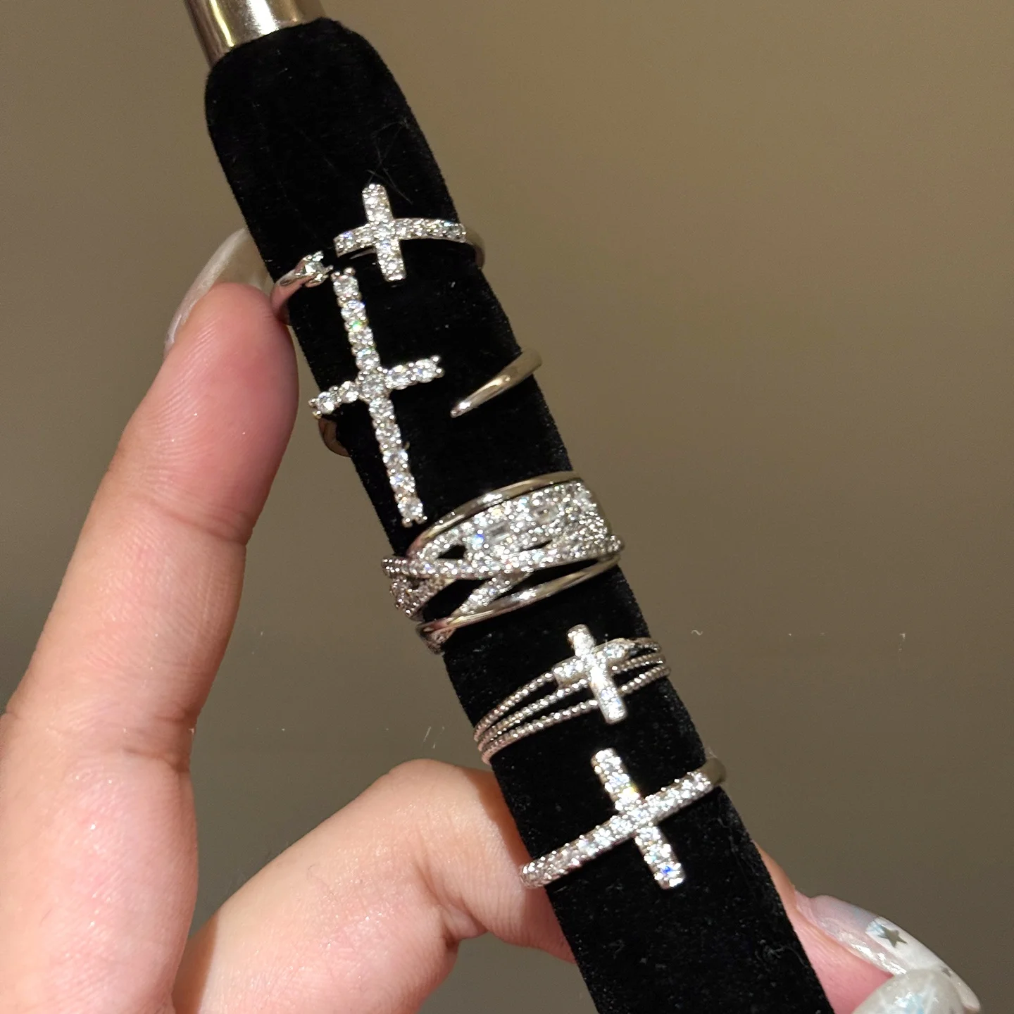 anel-de-dedo-indicador-feminino-com-zirconia-brilhante-estilo-coreano-design-moderno-e-elegante-sensacao-de-luxo-lancamento