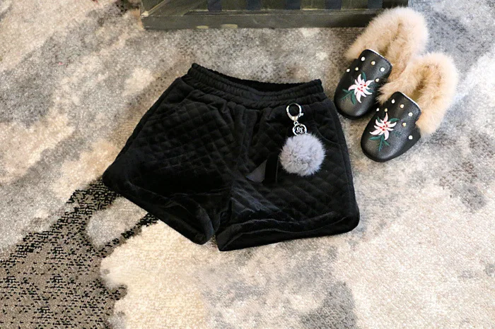 Shorts en peluche de style à carreaux pour filles, pantalons courts chauds pour enfants, vêtements pour enfants de 2 à 12 ans, automne et hiver