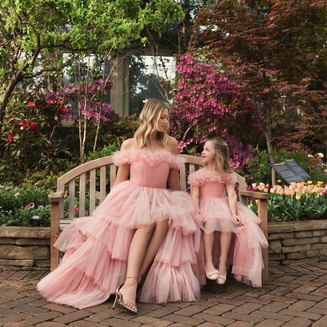 

Off The Shoulder Mother And Daughter Tulle Dresses Sweet Pink Ruffled Tiered Long Mommy & Me Hi Low Party Dress To Photo Shoot