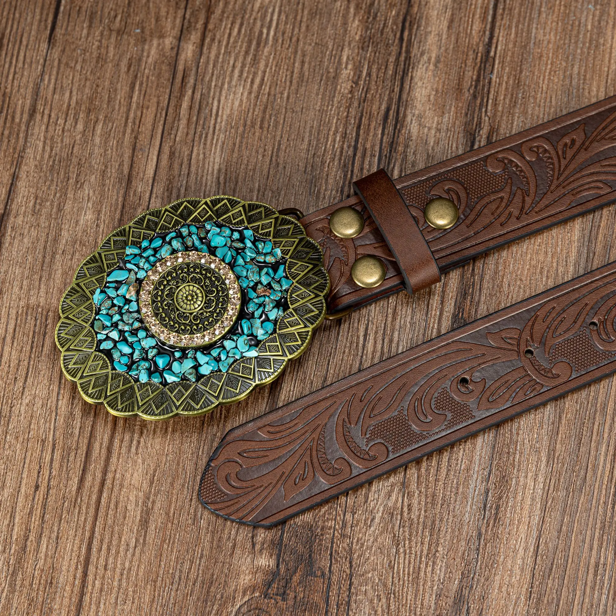 Crushed gem lace four-leaf clover big board buckle simple trend fenex-tail stripe PU embossed button belt