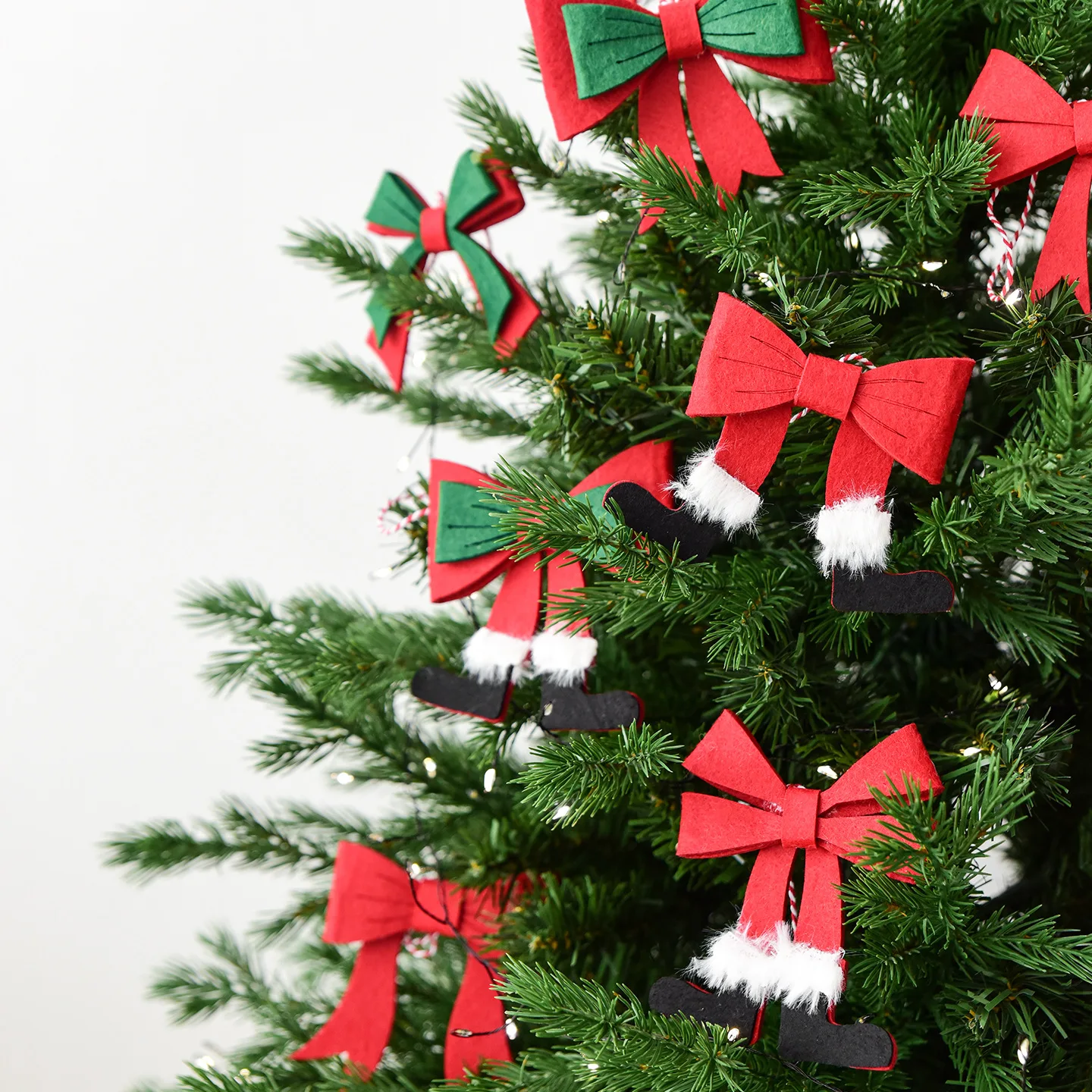 

1PCS Santa Fruit Leaves with Magenta Green Double Leaf Three Leaf Bow Family Room Dress Up Merry Christmas