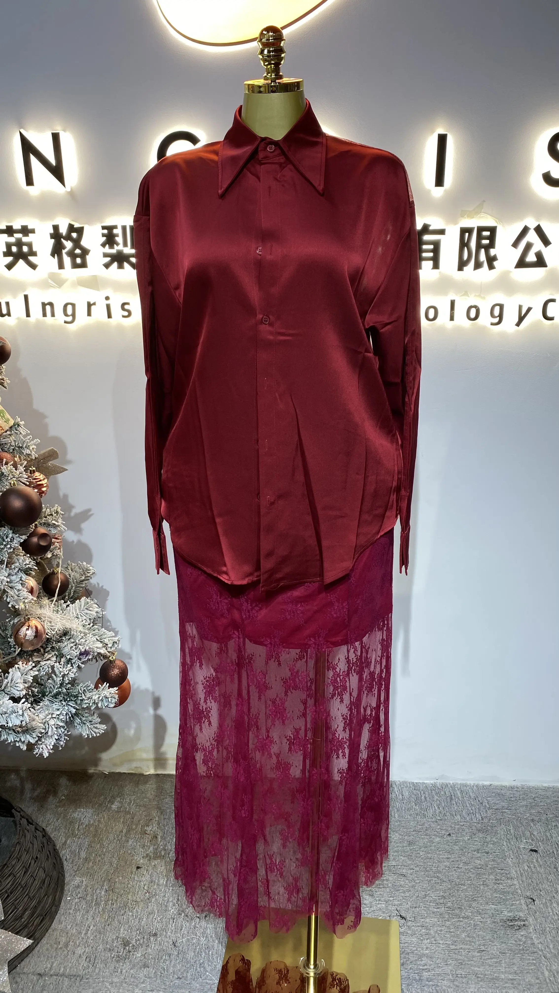 

Two-piece women's Muslim clothing set, casual and beautiful top and skirt, perfect for everyday wear.-GZXX512