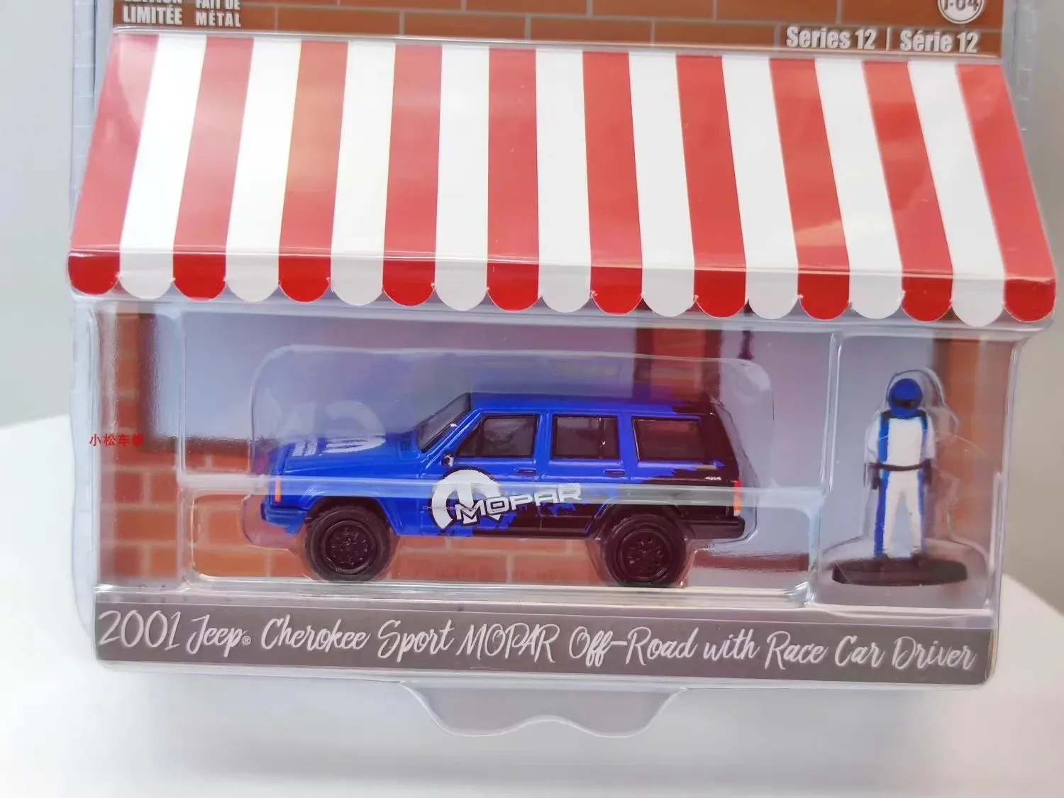 Greenlight 1:64 2001 Jeep Cherokee Sport Mopar Off-Road Con Auto Da Corsa Pressofuso In Lega di Metallo Modello di Auto Giocattoli Per La Collezione Regalo