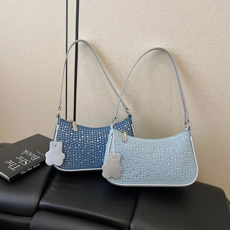 

Classic Parisian Style Handbag For Women In Supple Leather With Elegant Charm And A Sophisticated Finish