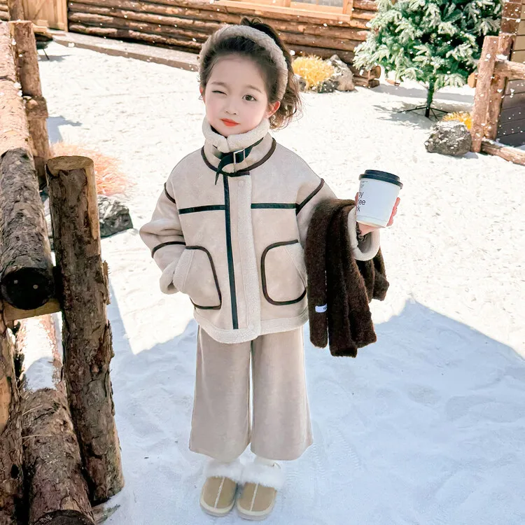 Girls' Fur Integrated Jacket Autumn and Winter 2024 New Baby Fleece Thickened Top Children's Short Locomotive Clothes