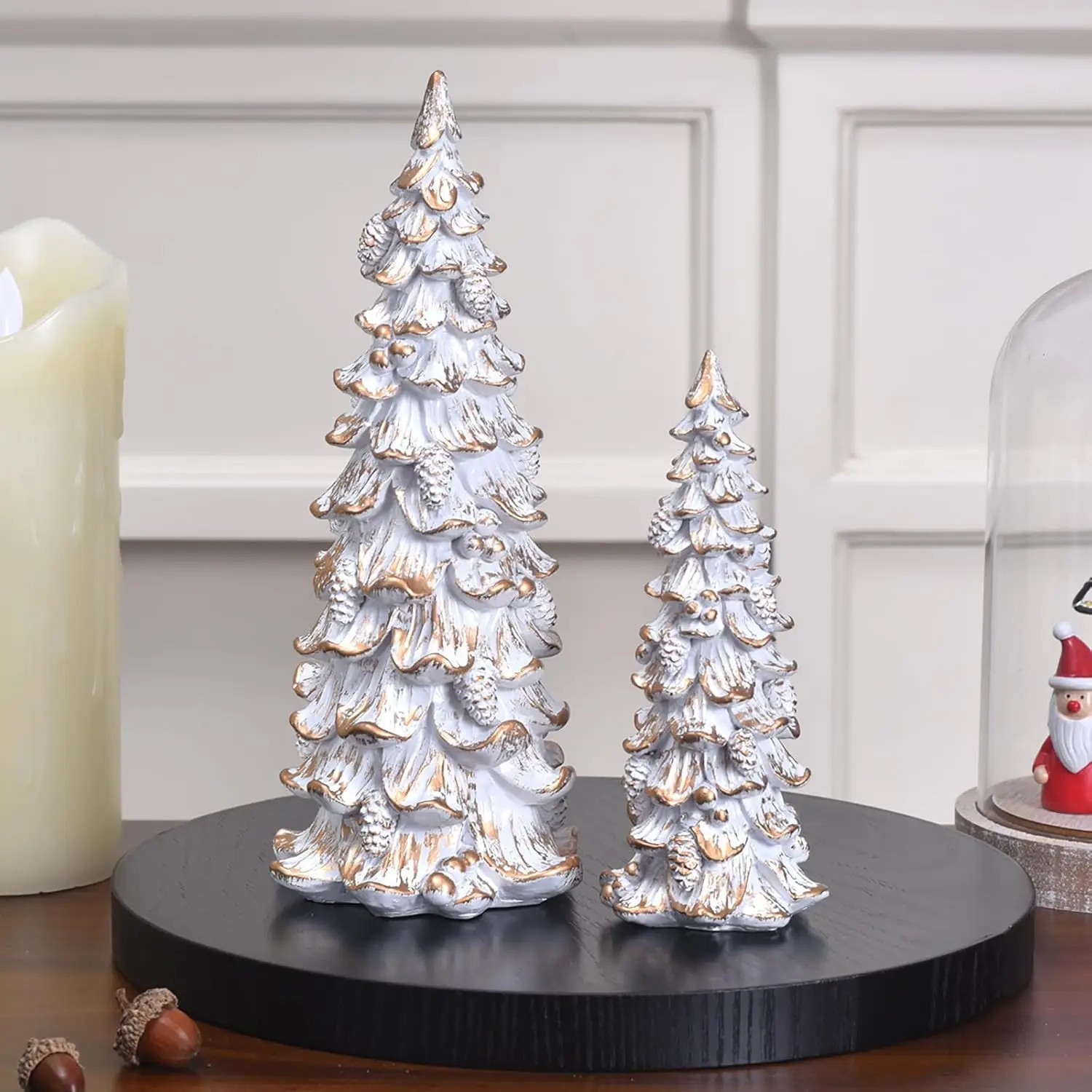 

2 шт. белые и золотые фигурки рождественской елки из смолы с сосновыми шишками и украшениями, деревенский рождественский декор для центральной части домашнего стола