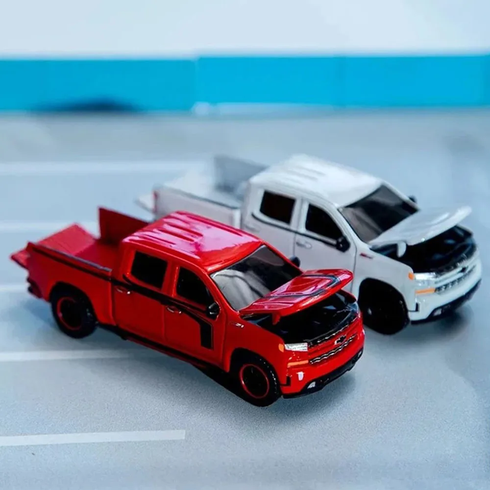 Auto World 1/64 Scale Chevy Suburban Bburago Diecast Cars Alloy Toy Car Model Collection Diecast Alloy Car Model for Gift