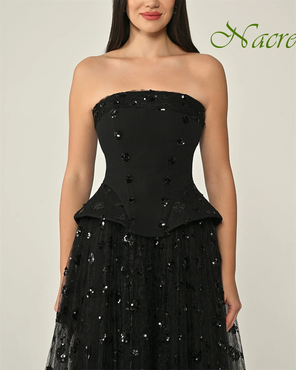 فستان سهرة رائع بدون حمالات بدون أكمام مخصص عالي الجودة من التل فساتين لحضور الحفلات الموسيقية زهور رقيقة لحفلات الزفاف