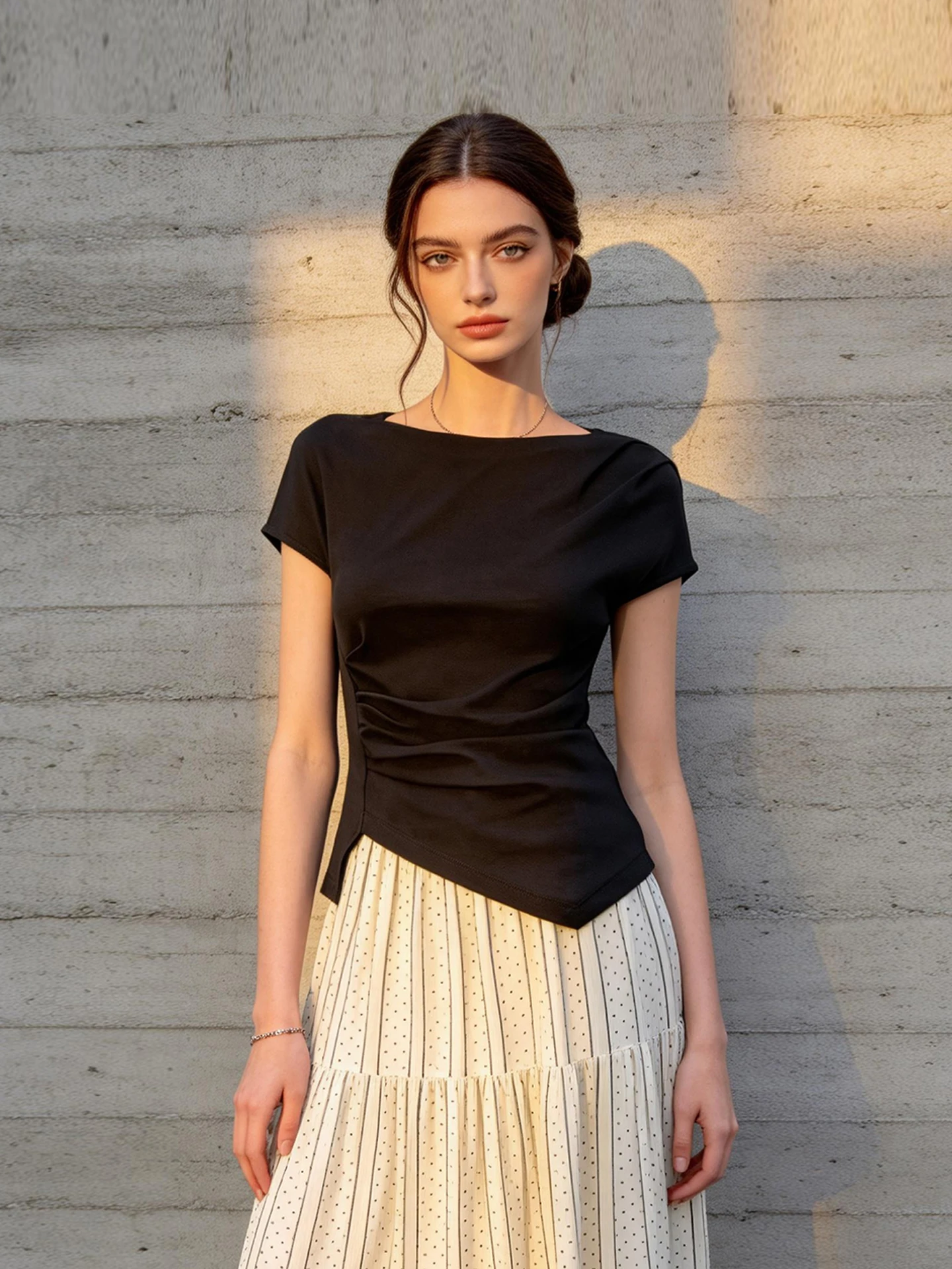 Elegant White Pleated T-Shirt Women's Summer Slimming Waist Design Commute round Neck Short Sleeve Top Fashionable Minimalist...