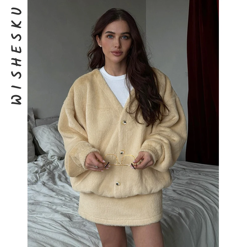 

Женский комплект из двух предметов, новинка 2025, осень-зима, плюшевый свободный крой, повседневный кардиган, верхняя одежда + эластичная юбка с высокой талией, женская одежда