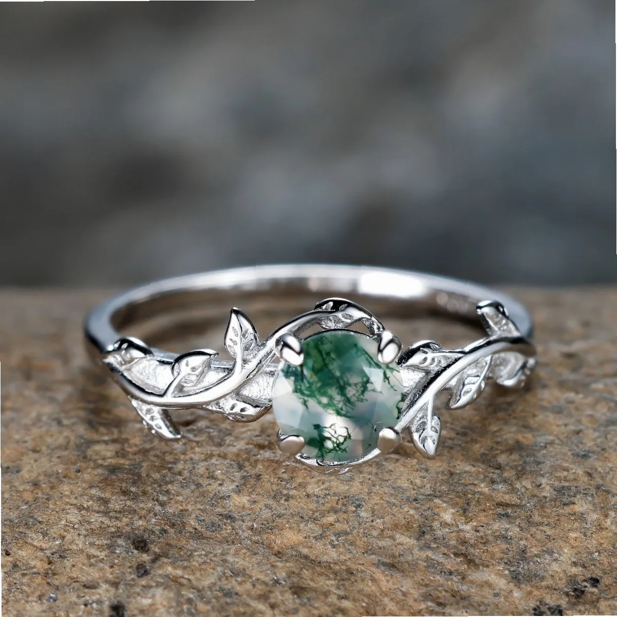 

Vintage S925 Sterling Silver Ring with Agate Leaf Edge, Four-Claw Light Luxury Fashion Ring for Women