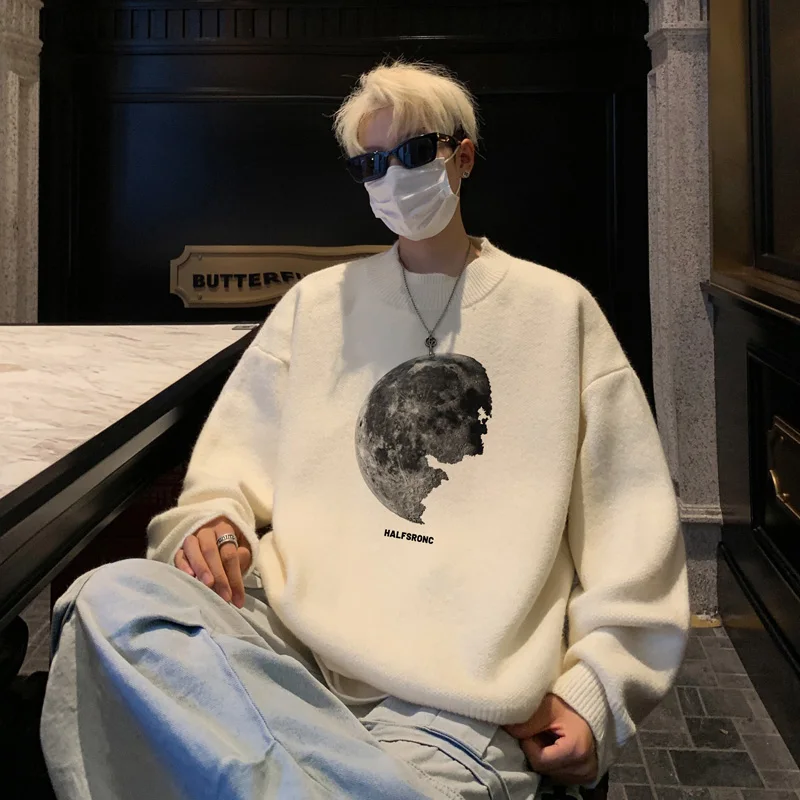 เสื้อสเวตเตอร์ผู้ชายไซส์ใหญ่ สไตล์ลำลอง ลายพระจันทร์ สีขาว สำหรับฤดูใบไม้ร่วง  ไซส์ 5XL  เสื้อถักแฟชั่นสำหรับผู้ชาย