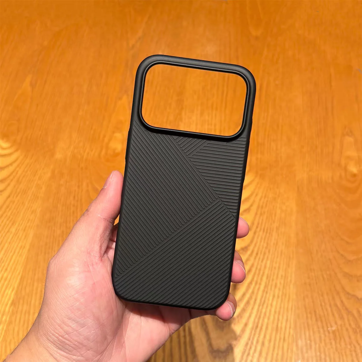 Luxuriöse matte, ultradünne Hülle mit geometrischer Textur für iPhone 17, 16, 15, 14 Pro Max, 17 Air – stoßfeste, durchscheinende Panzerhülle für Herren – Detail 14