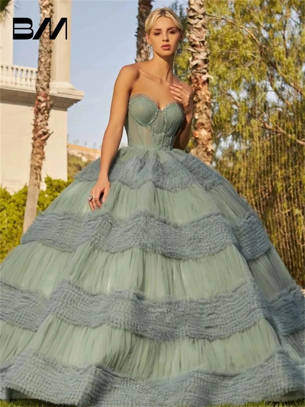 فستان حفلة موسيقية بدون حمالات من التل فستان Quinceanera Dusty Sage 2024 فساتين لحفلات الكوكتيل Vestidos De Baile ثنيات مقاس كبير