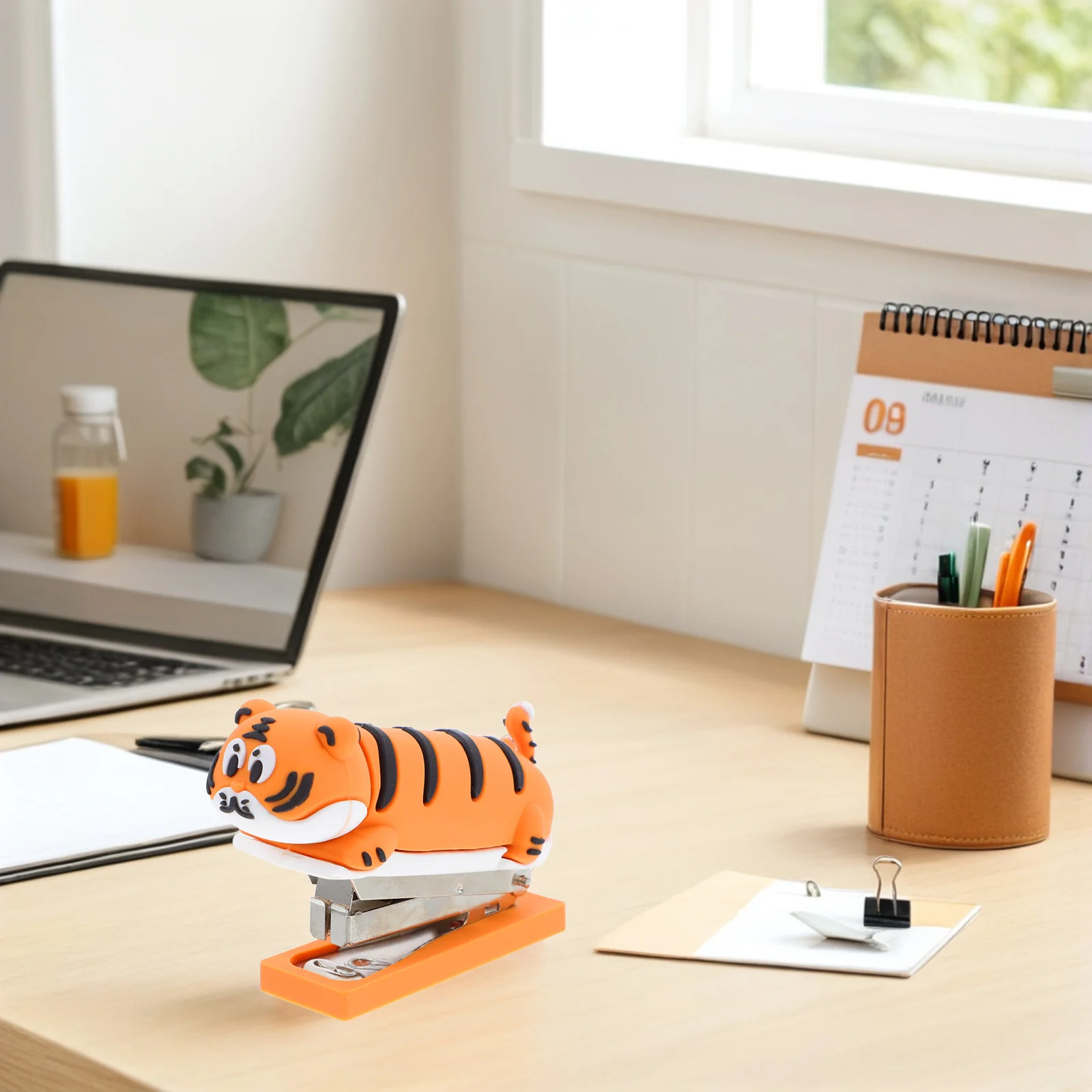 

Cute Tiger Stapler Animal Shaped Mini Compact Kawaii Office Student Heavy Duty Sewing Kids Classroom Portable Efficient Pcs