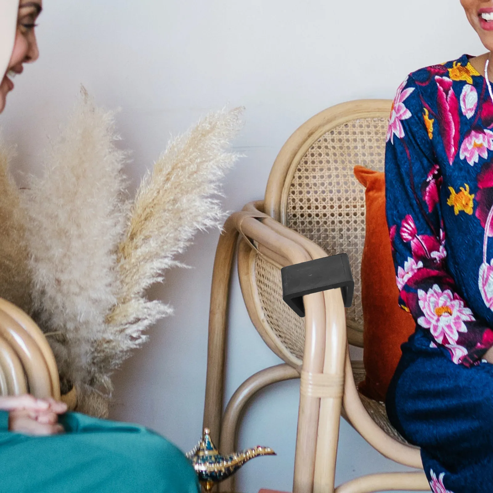 

4Pcs 4.25cm Sectional Sofa Clips Multi-Function Table Clamp for Chairs Rattan Made Furniture Tether Home Accessory Living Space