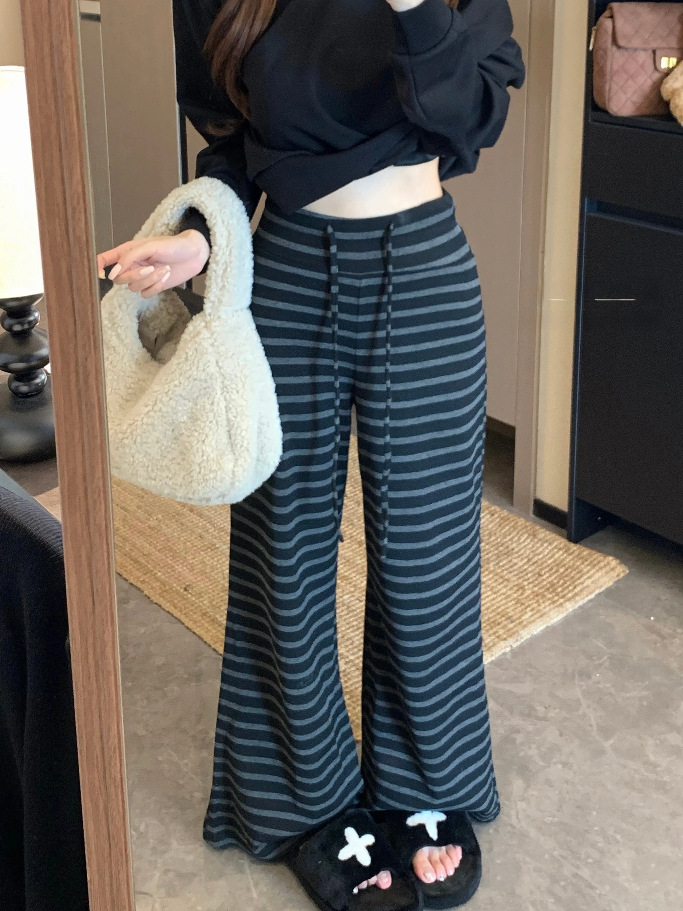 

Женские осенние брюки Off Lazy High-End: мягкие повседневные широкие брюки с высокой талией, прямые штанины, черно-белые полосы