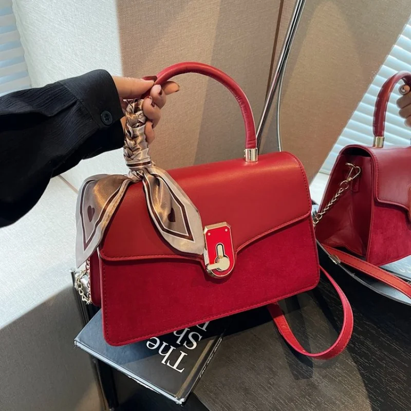 

Elegant Women Shoulder Bag With Embossed Crocodile Pattern And Gold Hardware For A Luxurious Expensive Feel