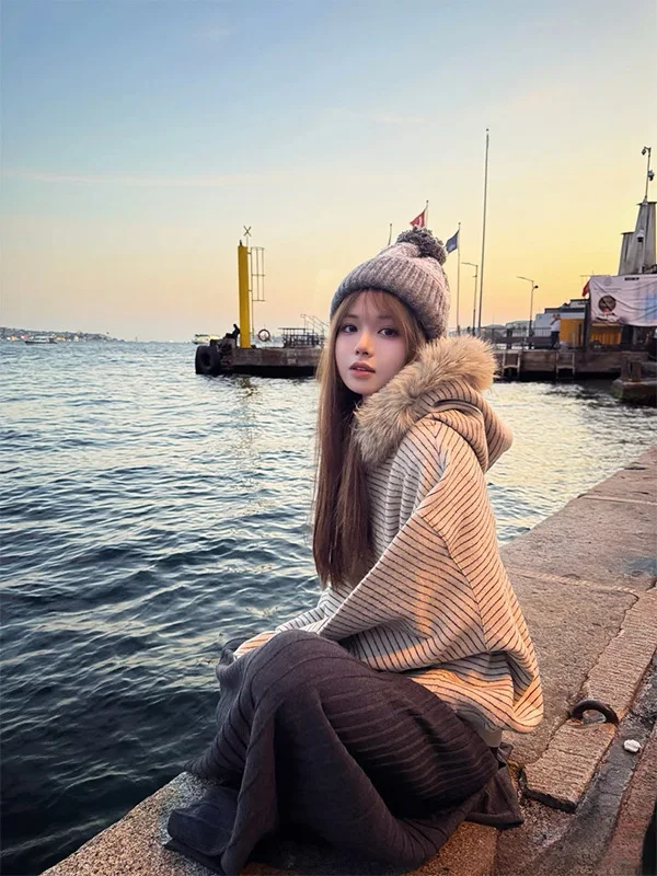 

Мужская толстовка с отстегивающимся меховым воротником и капюшоном, в американском ретро-стиле, в полоску, свободного кроя, на молнии, для пар, премиум-качество