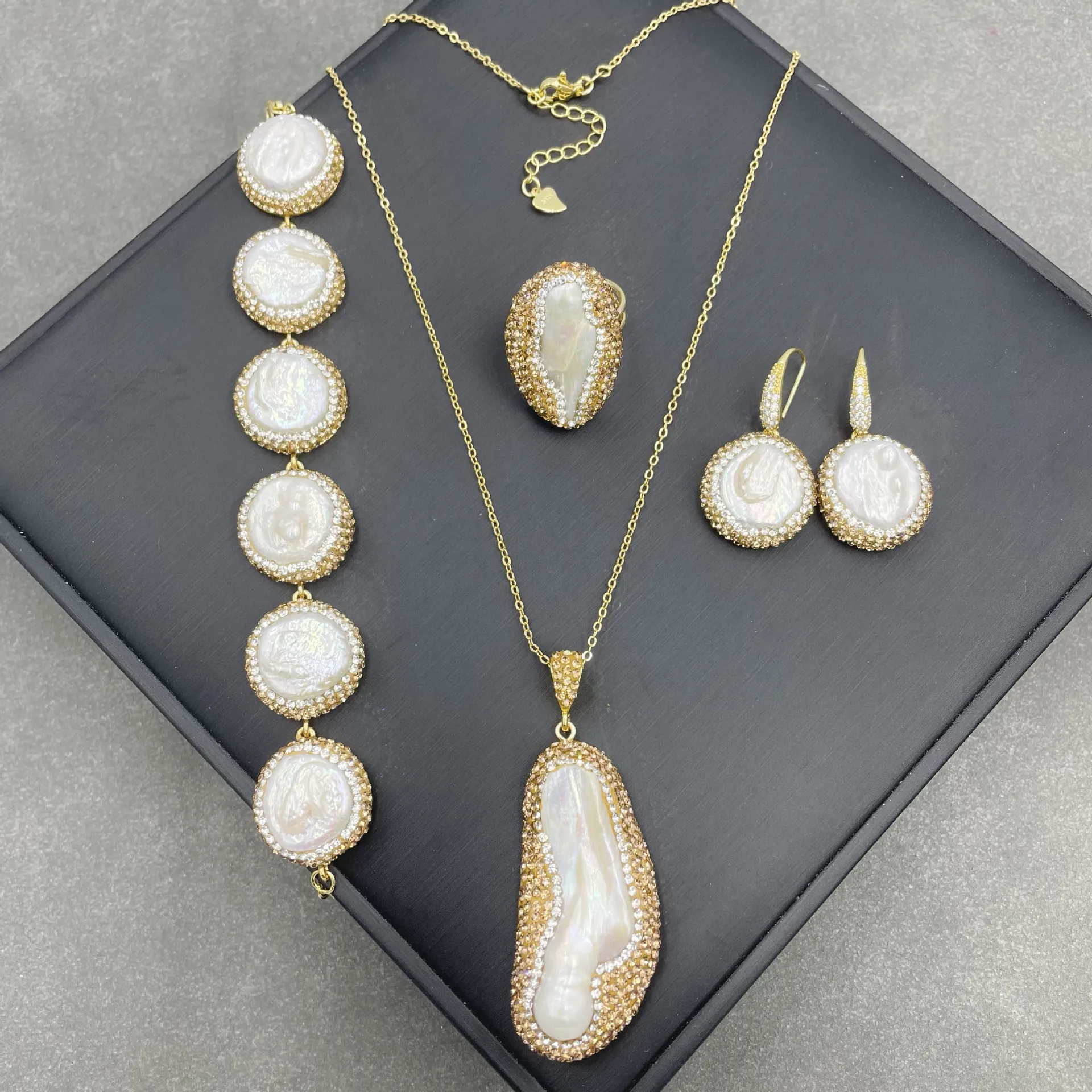 

Baroque pearl set, handmade light luxury, handmade inlaid Czech crystal personality set pendant earrings ring