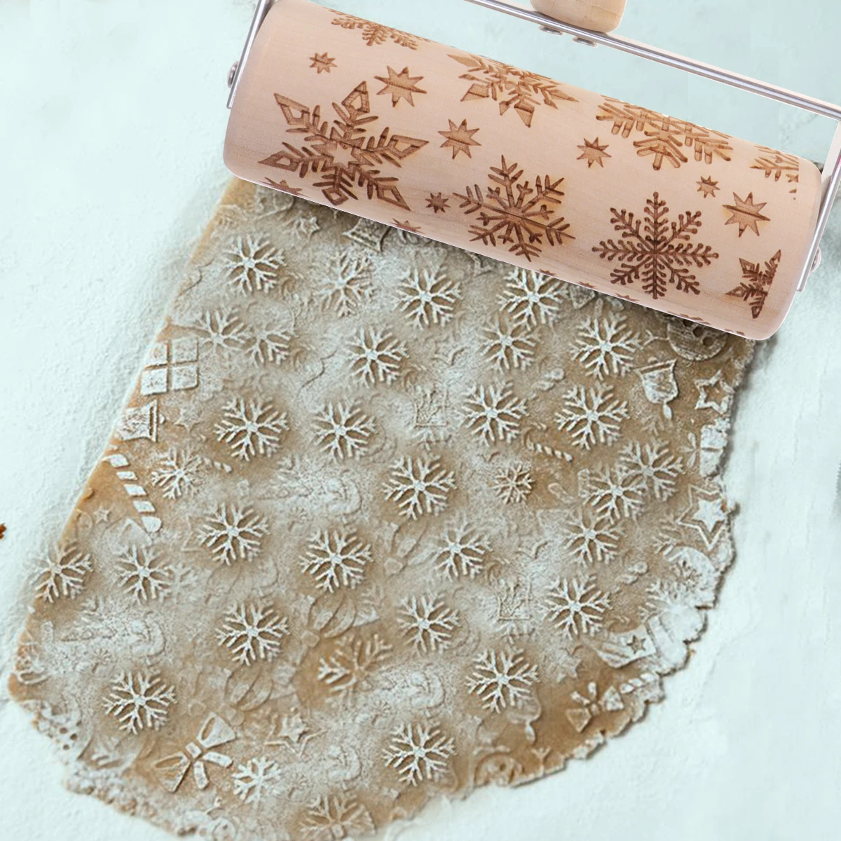 

Snowflake Wooden Rolling Pin Engraved Embossed Mold for Fondant Dough Marzipan Clay Baking Rolling Pin