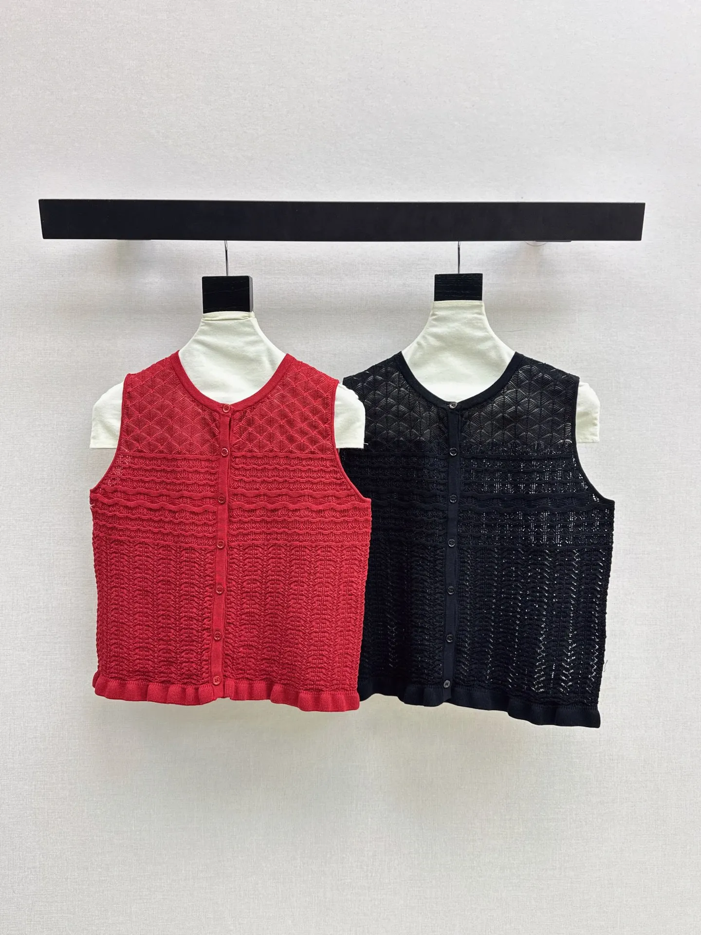 2026 Spring/Summer Latest 3D Knitted Round Neck Sleeveless Knitted Shirt
