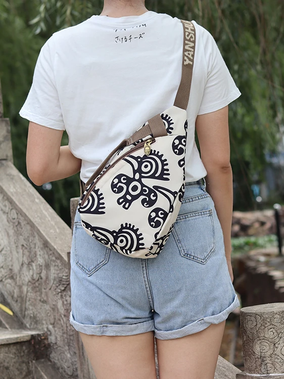 Waterproof Commuter Chest Bag - Yangqin - usage example