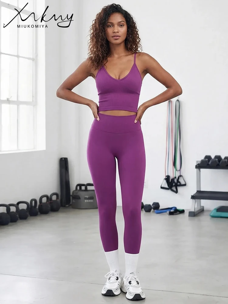 

Комплект бесшовных леггинсов MiuKoMiYa: спортивный костюм для женщин из 2 предметов – топ с перекрестными бретелями и леггинсы, облегающий комплект для занятий спортом на открытом воздухе, 2026