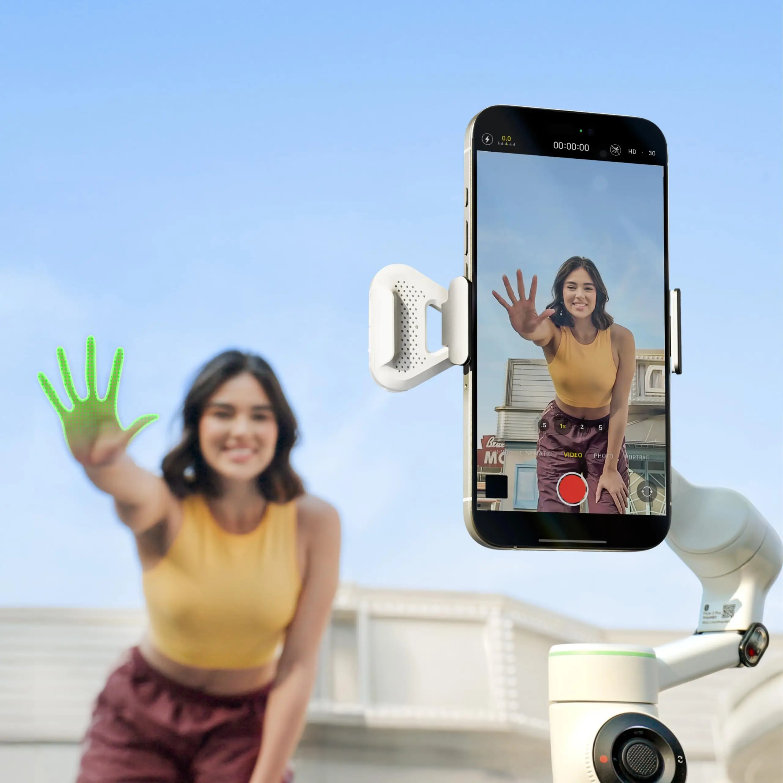 جهاز تعقب Insta360 Flow 2 Pro AI يدعم التحكم بالإيماءات. قم ببساطة رفع يدك للبدء أو التوقف
