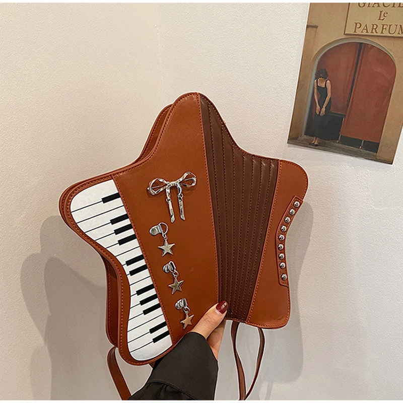 Modischer Rucksack, Sternförmige Klaviertasten-Schleifendekoration, Umhängetasche, Einzigartige Vintage-Messenger-Tasche für Frauen, Vielseitig für den Arbeitsweg – Detail 10