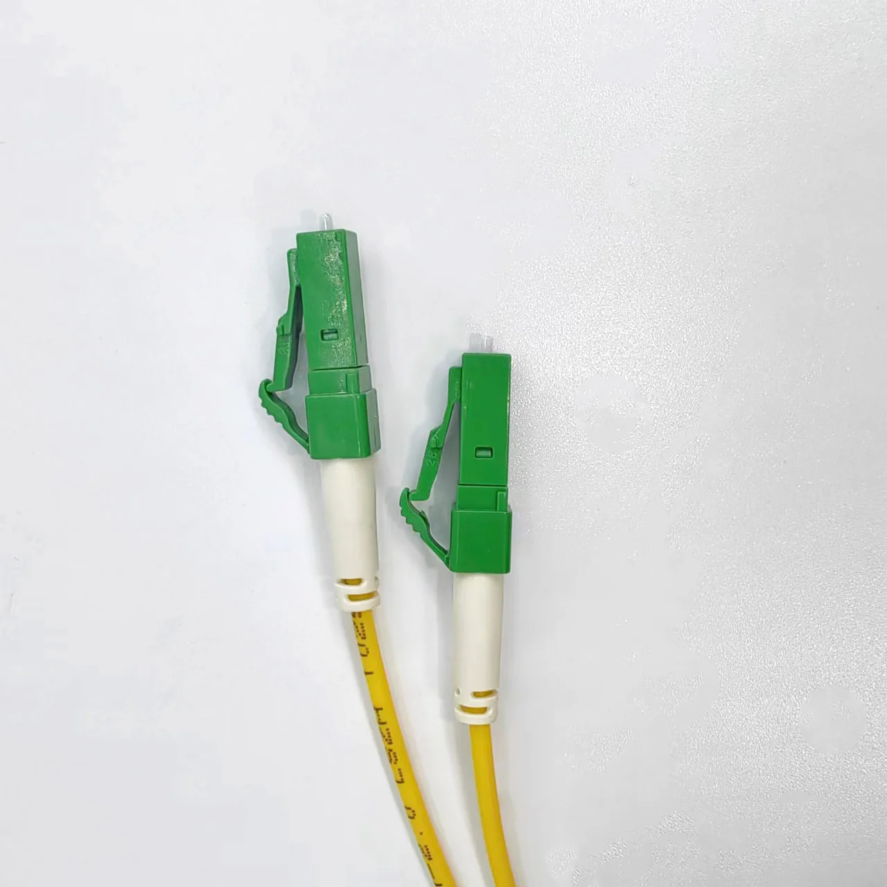 Kabel krosowy światłowodowy LC APC-LC APC jednomodowy G657A2 2.0mm 3M LSZH kabel FTTH LC APC do sieci