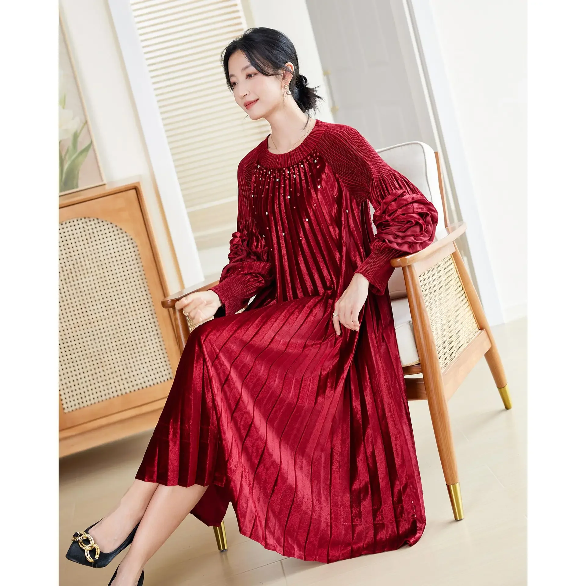 Miyake Pleated Velvet Elegant French Dress Autumn and Winter New Heavy Industry Beading Noble Mother Red Festive Wedding Dress