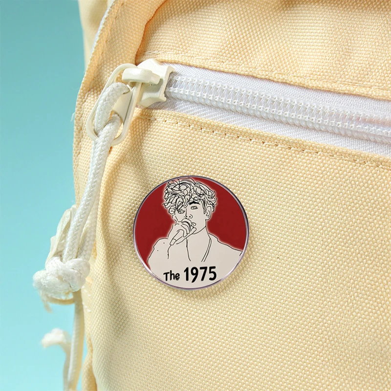 1975 البريطانية البديل روك باند دبوس الكرتون الموسيقى المغني سبيكة بروش مروحة جمع مجوهرات شارة الملحقات