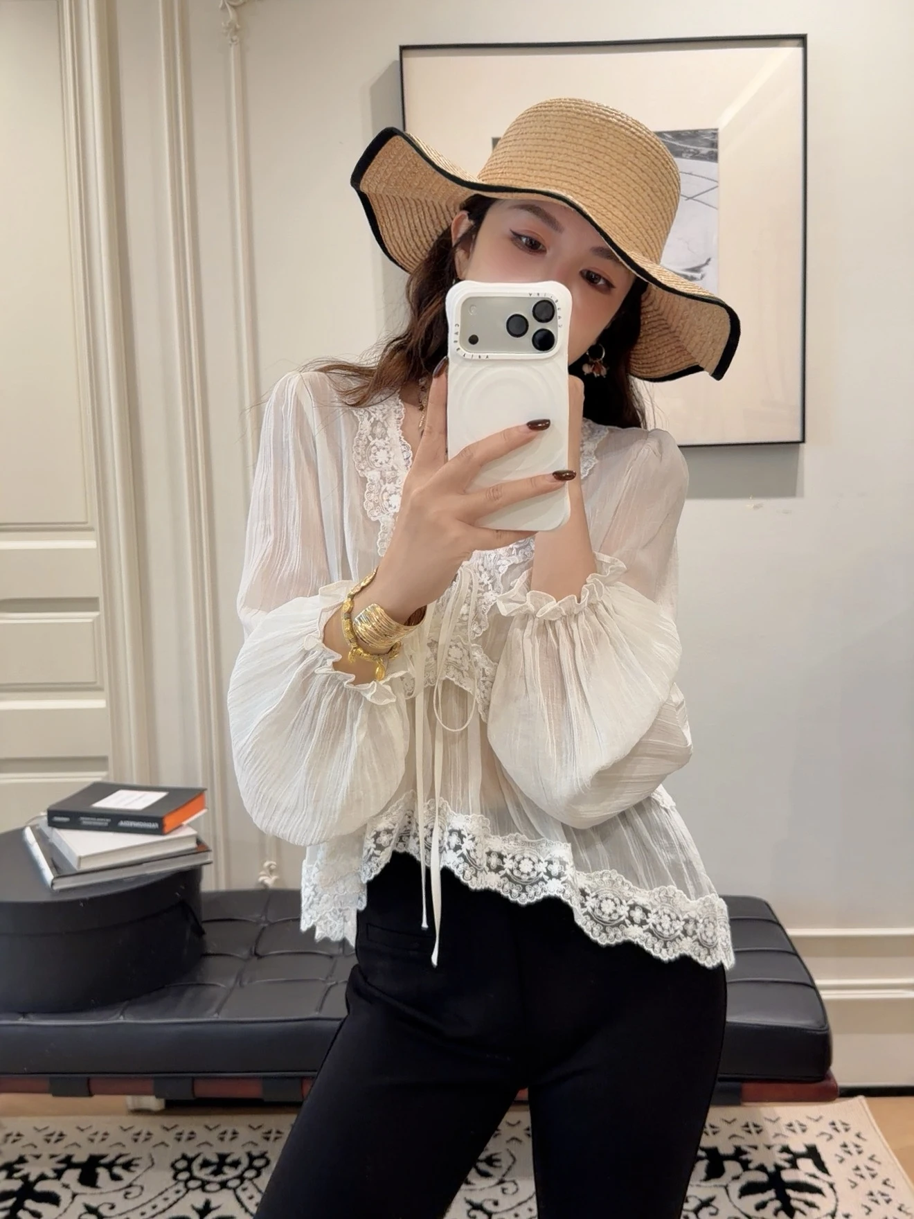 

PINZIKO Gentle Women's Long Sleeve V-Neck Shirt Floral Trim French Style Polyester Fabric Bell Sleeve Breathable Comfortable