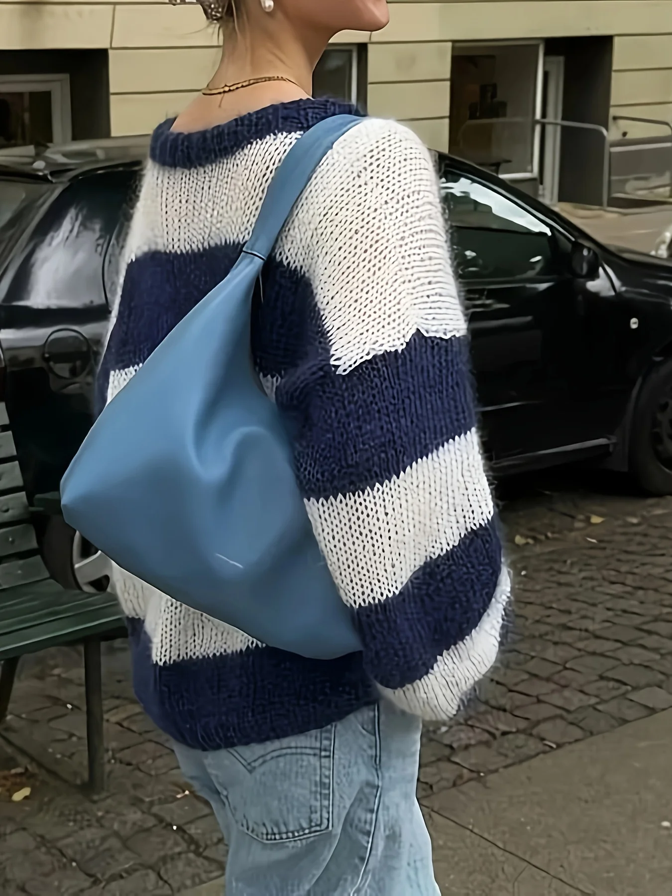 Women's round neck long-sleeved striped knit sweater top, casual and relaxed style, autumn and winter style.