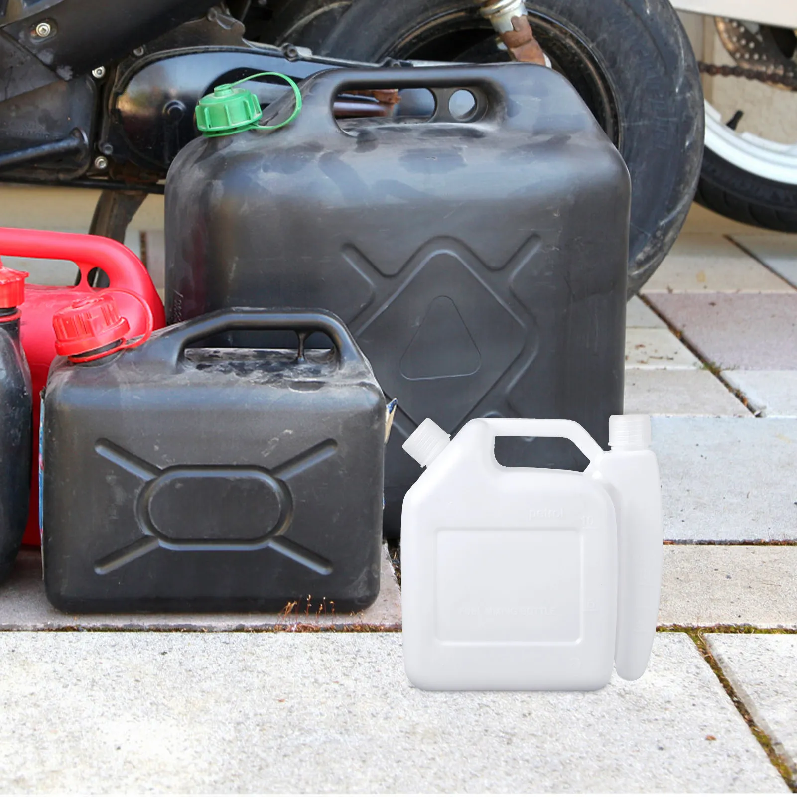 1.5L Reusable Oil Mixing Bottle Heavy Duty Gas Oil Mixing Container for Chainsaw Lawn Mower Line Trimmer 2-Stroke Engine