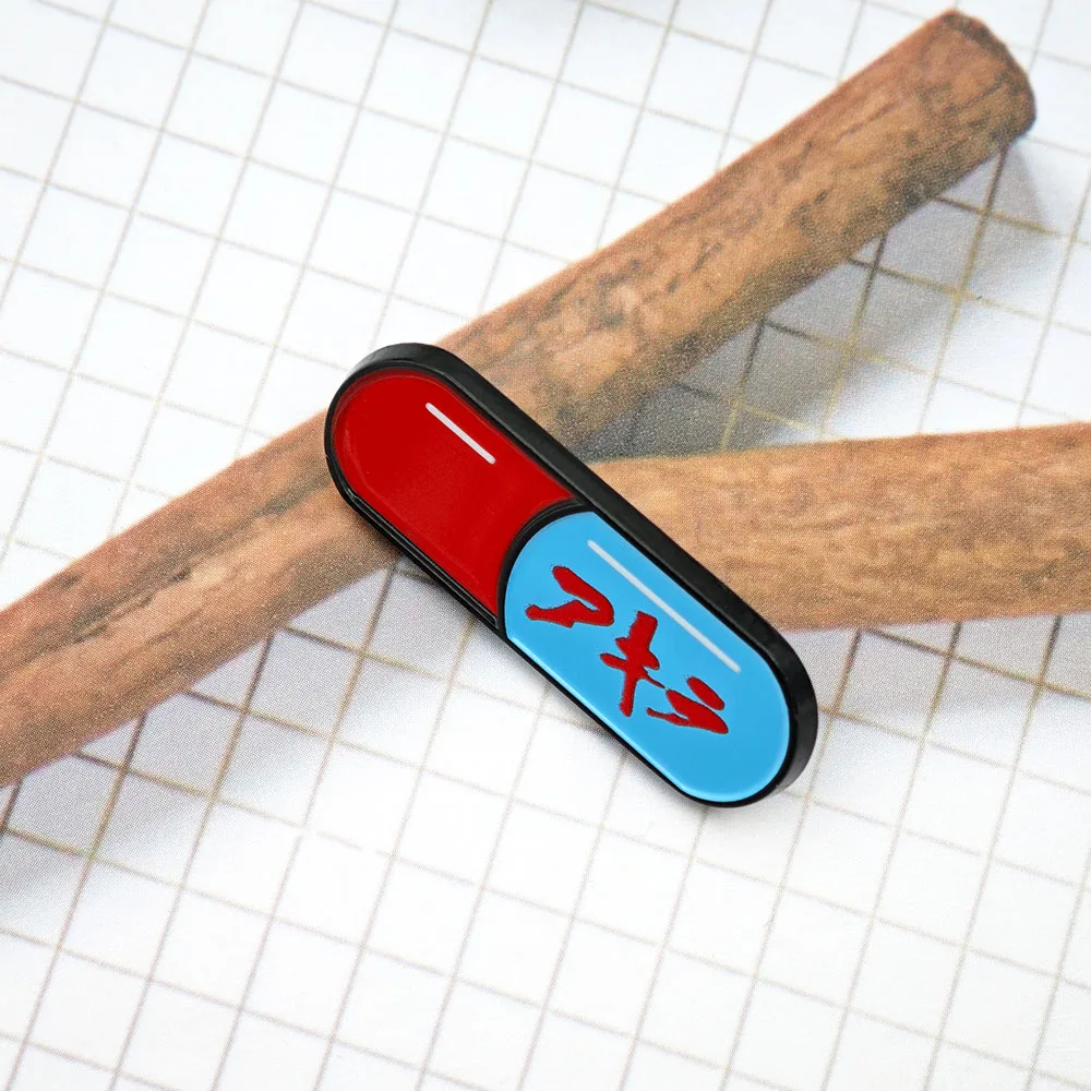 Akira Kapsel-Pillen Emaille-Pin Gut für die Gesundheit Schlecht für die Bildung Anime-Broschen Rot Blau Medizinische Anstecknadeln Geschenk für Punk-Fans – Detail 6