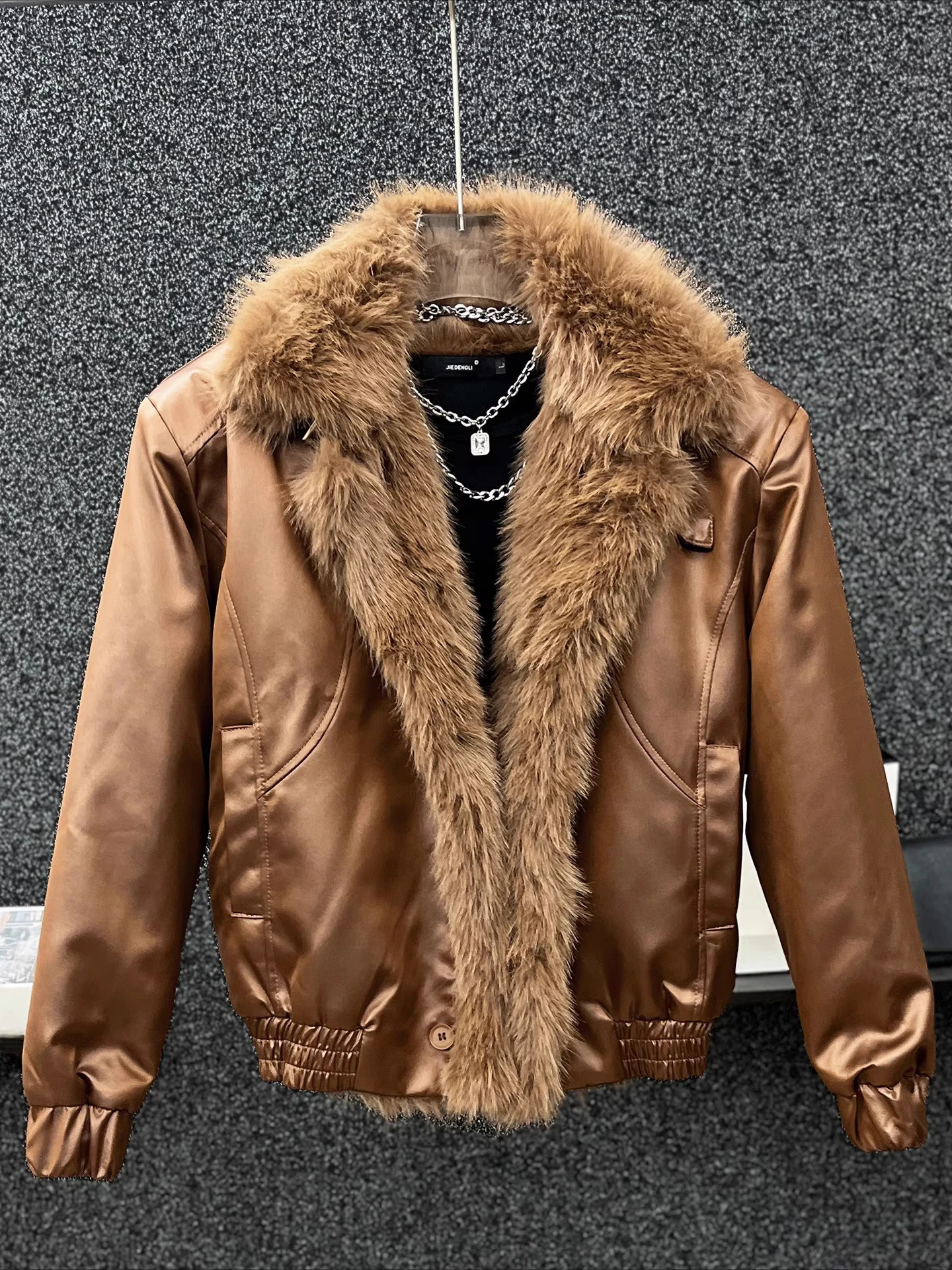 الراقية فو الفراء طوق سميكة السترات الرجال 2025 شتاء جديد على الوجهين ارتداء فو سترات من الفرو الذكور وسيم معاطف بسيطة